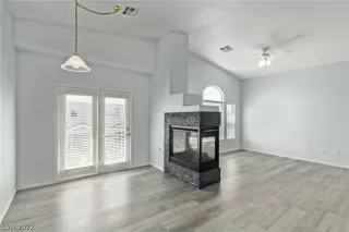 Photo #3: 2437826 Listing