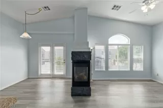 Photo #5: 2437826 Listing