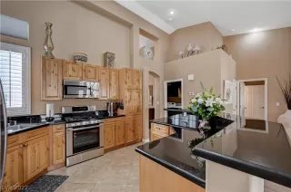 Photo #5: 2437852 Listing 