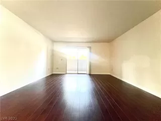 Photo #4: 2437876 Listing 