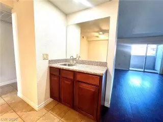 Photo #5: 2437876 Listing 