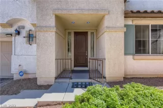 Photo #3: 2437904 Listing