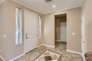 Photo #4: 2437904 Listing