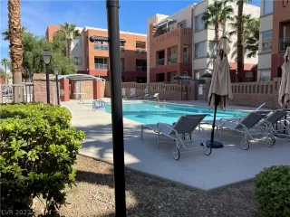 Photo #5: 2437911 Listing 