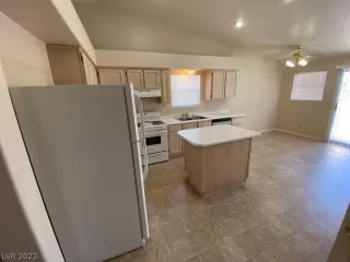 Photo #5: 2437914 Listing 