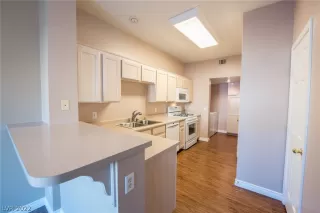 Photo #5: 2437948 Listing 