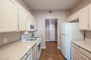 Photo #6: 2437948 Listing 