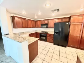 Photo #6: 2437949 Listing 