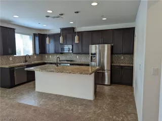 Photo #4: 2437969 Listing 