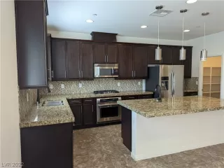 Photo #5: 2437969 Listing 