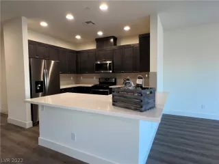 Photo #2: 2437970 Listing 