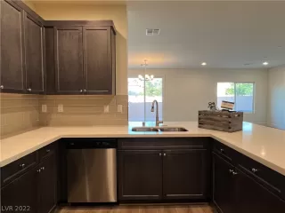 Photo #5: 2437970 Listing 