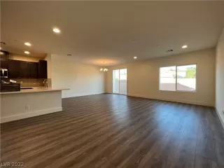 Photo #6: 2437970 Listing 