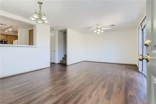 Photo #3: 2437973 Listing