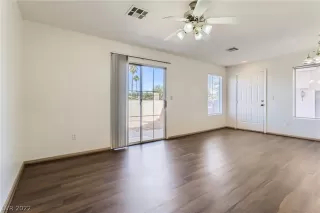 Photo #4: 2437973 Listing