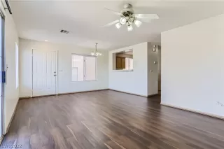 Photo #5: 2437973 Listing