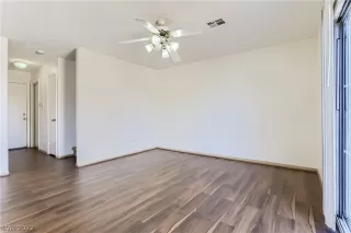 Photo #6: 2437973 Listing