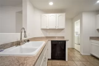 Photo #5: 2437986 Listing 