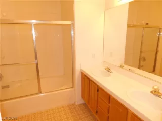 Photo #2: 2437987 Listing 