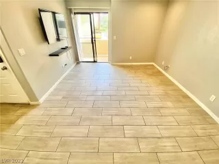 Photo #5: 2437991 Listing 