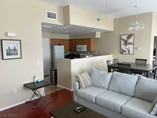 Photo #6: 2438043 Listing