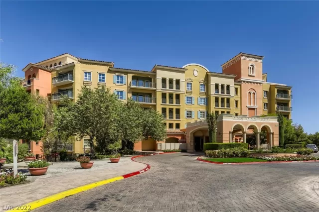 MLS: 2438052 Condo For Sale