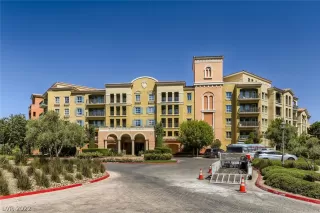 Photo #2: 2438052 Listing