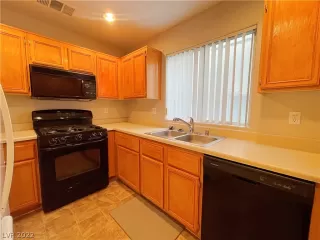 Photo #6: 2438053 Listing 