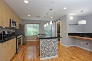 Photo #2: 2438062 Listing 