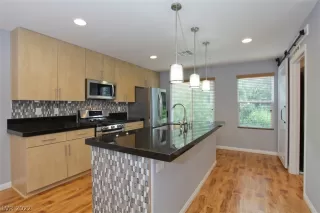 Photo #3: 2438062 Listing 