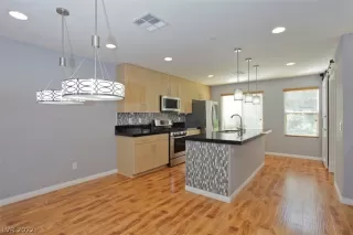 Photo #4: 2438062 Listing 