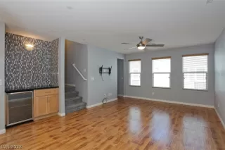 Photo #6: 2438062 Listing 