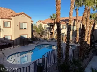 Photo #4: 2438078 Listing