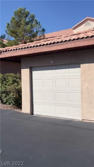 Photo #5: 2438078 Listing