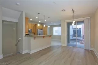 Photo #5: 2438081 Listing 