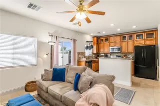 Photo #3: 2438103 Listing