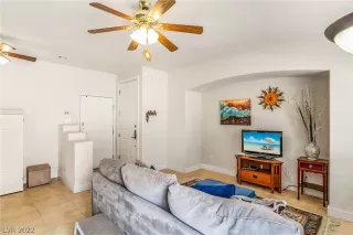 Photo #4: 2438103 Listing