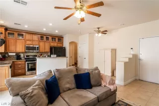 Photo #5: 2438103 Listing