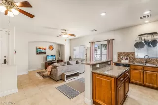 Photo #6: 2438103 Listing