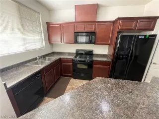 Photo #1: 2438130 Listing 