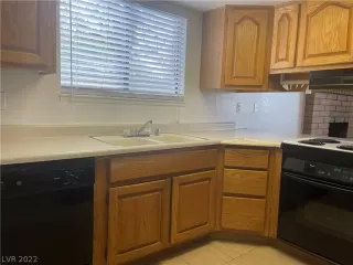 Photo #4: 2438192 Listing 