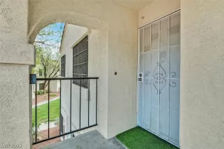 Photo #3: 2438193 Listing 