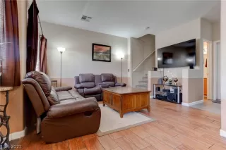 Photo #4: 2438210 Listing