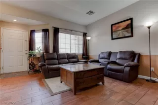 Photo #5: 2438210 Listing