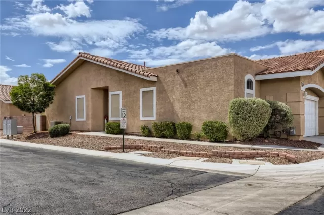 MLS: 2438214 Condo For Sale