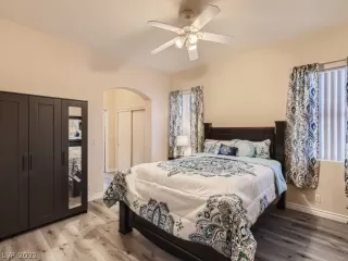 Photo #3: 2438214 Listing