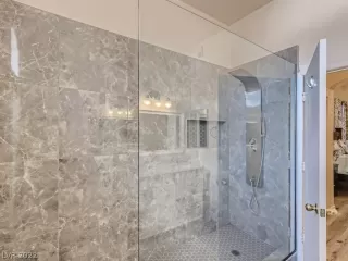 Photo #5: 2438214 Listing