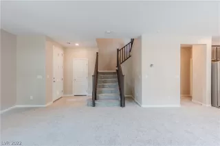 Photo #5: 2438218 Listing 