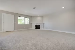 Photo #4: 2438289 Listing