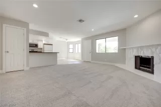 Photo #5: 2438289 Listing